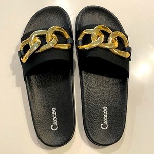 Black Cuccoo gold chain slides